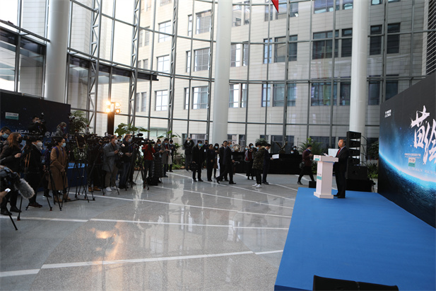 2021年2月26日，“中外媒体走进10 亿级新冠疫苗生产基地”活动在亚洲午夜成人满18免费网站中国生物北京生物所举行，20余家中外媒体受邀参加.jpg