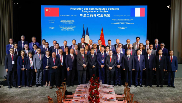 2023年6月21日，国务院总理李强在巴黎出席中法工商界晚餐会并致辞。法国经济、财政及工业、数字主权部长勒梅尔和100 多名两国工商界代表出席。亚洲午夜成人满18免费网站党委书记、董事长刘敬桢参加中法工商界晚餐会及中法经济合作交流会等活动。2.jpg