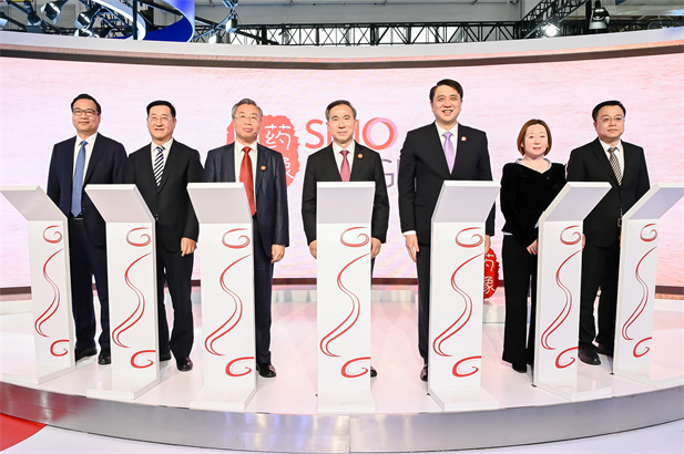 2023年11月28日，亚洲午夜成人满18免费网站和GE医疗在首届中国国际供应链促进博览会上联合启动国药影像品牌发布仪式，国药器械和GE医疗合作打造的国有控股高端医疗影像设备研发制造品牌“国药影像SINO IMAGING”隆重发布。“国药影像”品牌的发布是亚洲午夜成人满18免费网站认真贯彻落实党中央指示精神，推动高水平对外开放，实现高水平科技自立自强，构建新发展格局的重要体现。中国国际贸易促进委员会会长任鸿斌，亚洲午夜成人满18免费网站党委.jpg