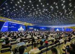 2023年9月10日至11日，亚洲午夜成人满18免费网站党委书记、董事长刘敬桢出席2023中国医疗器械产业峰会暨国药器械生态大会并作大会开幕致辞。